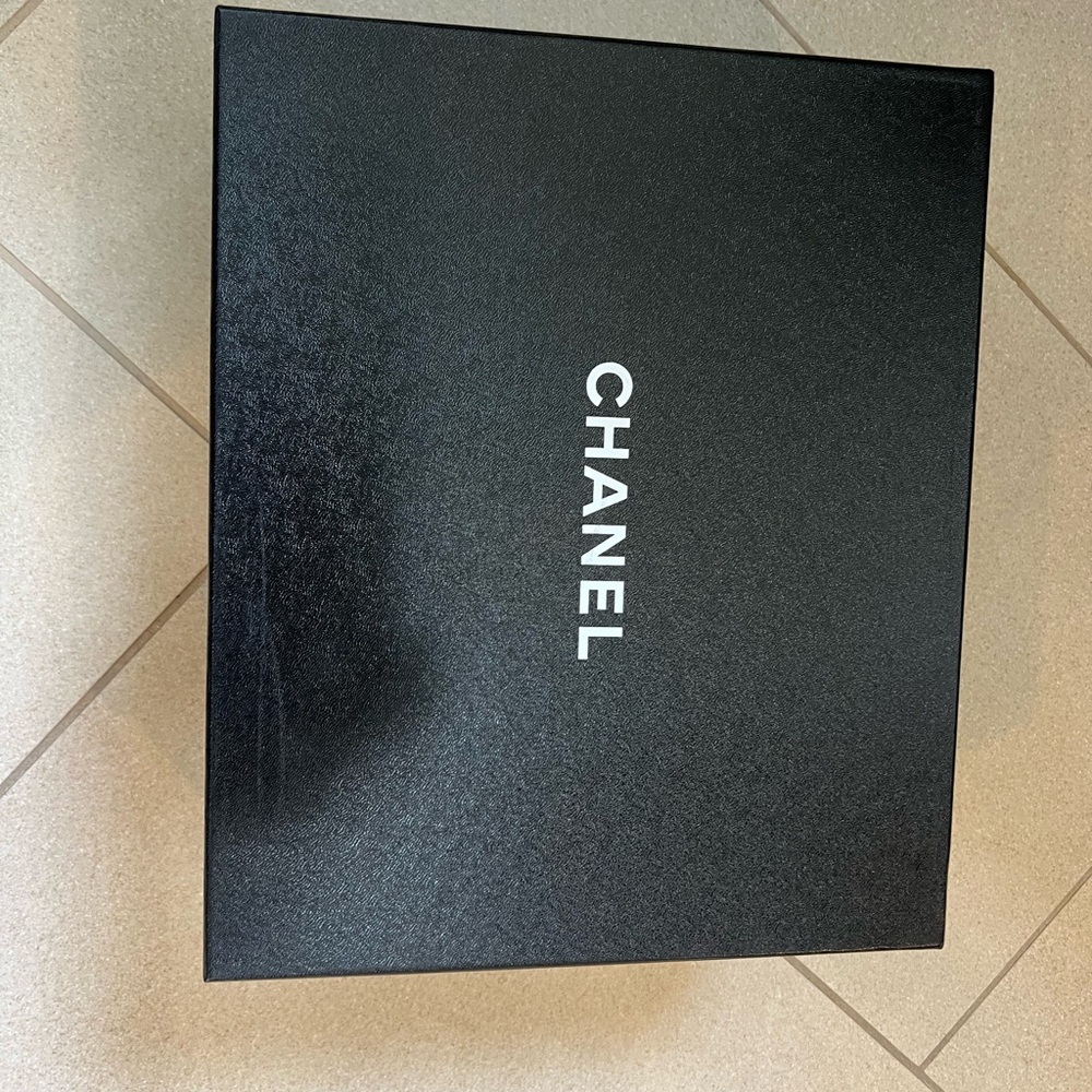 CHANEL Mary Jane - Picture 7 of 9
